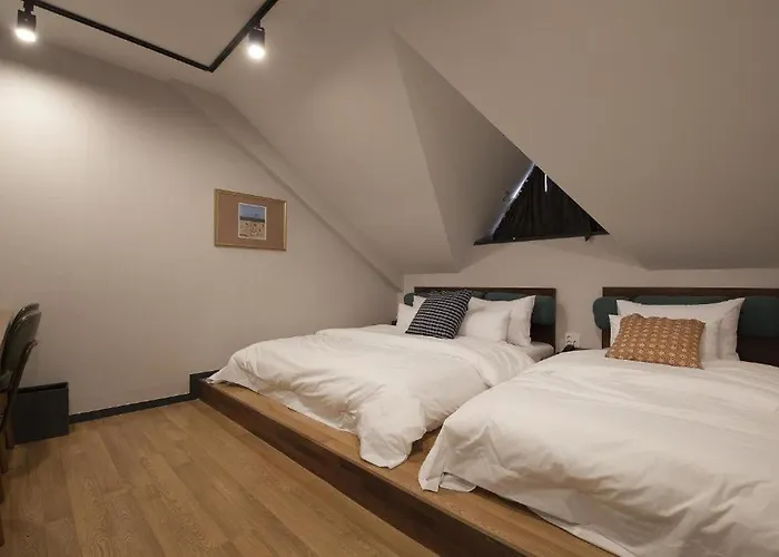 Gray Hotel *