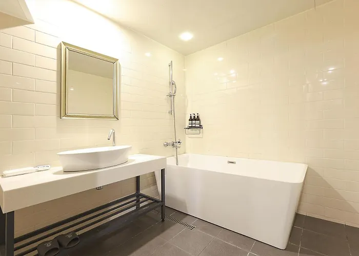 Gray Hotel *