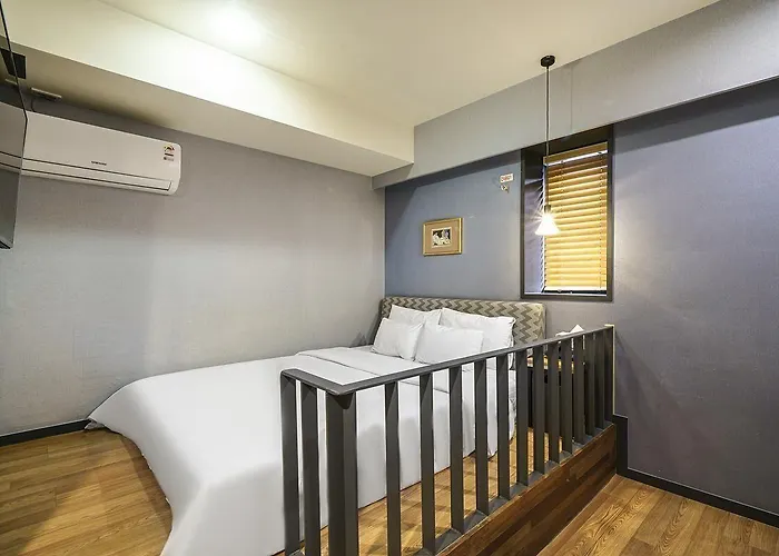 Gray Hotel *